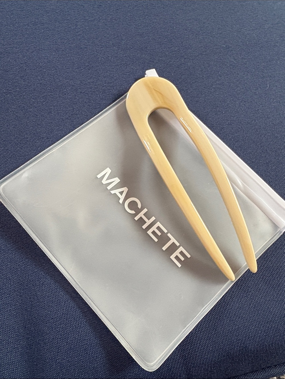 MACHETE Beige Resin Hair Fork